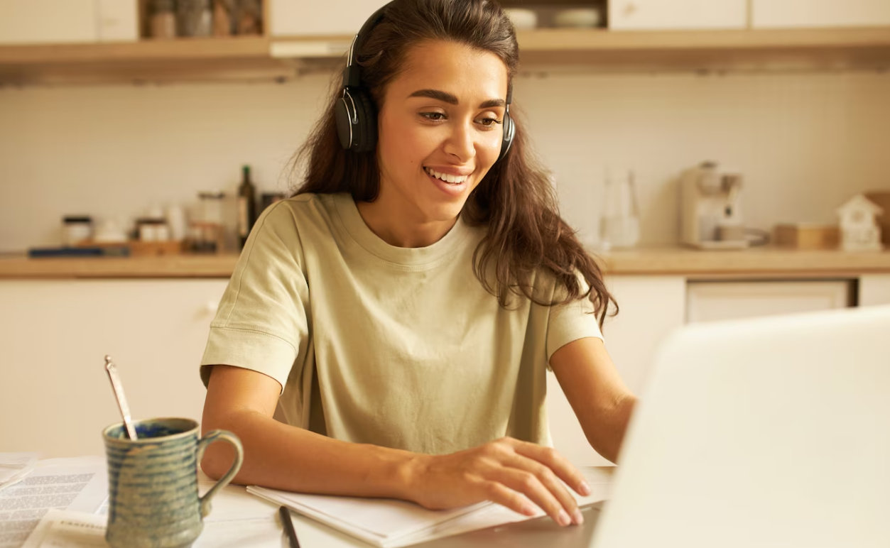 Entenda a diferença entre cursos livres e de extensão. | Foto: Freepik.