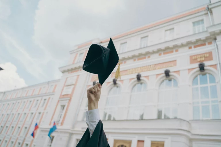 pós-graduação-o-diferencial-competitivo-para-acelerar-sua-carreira-em-2025